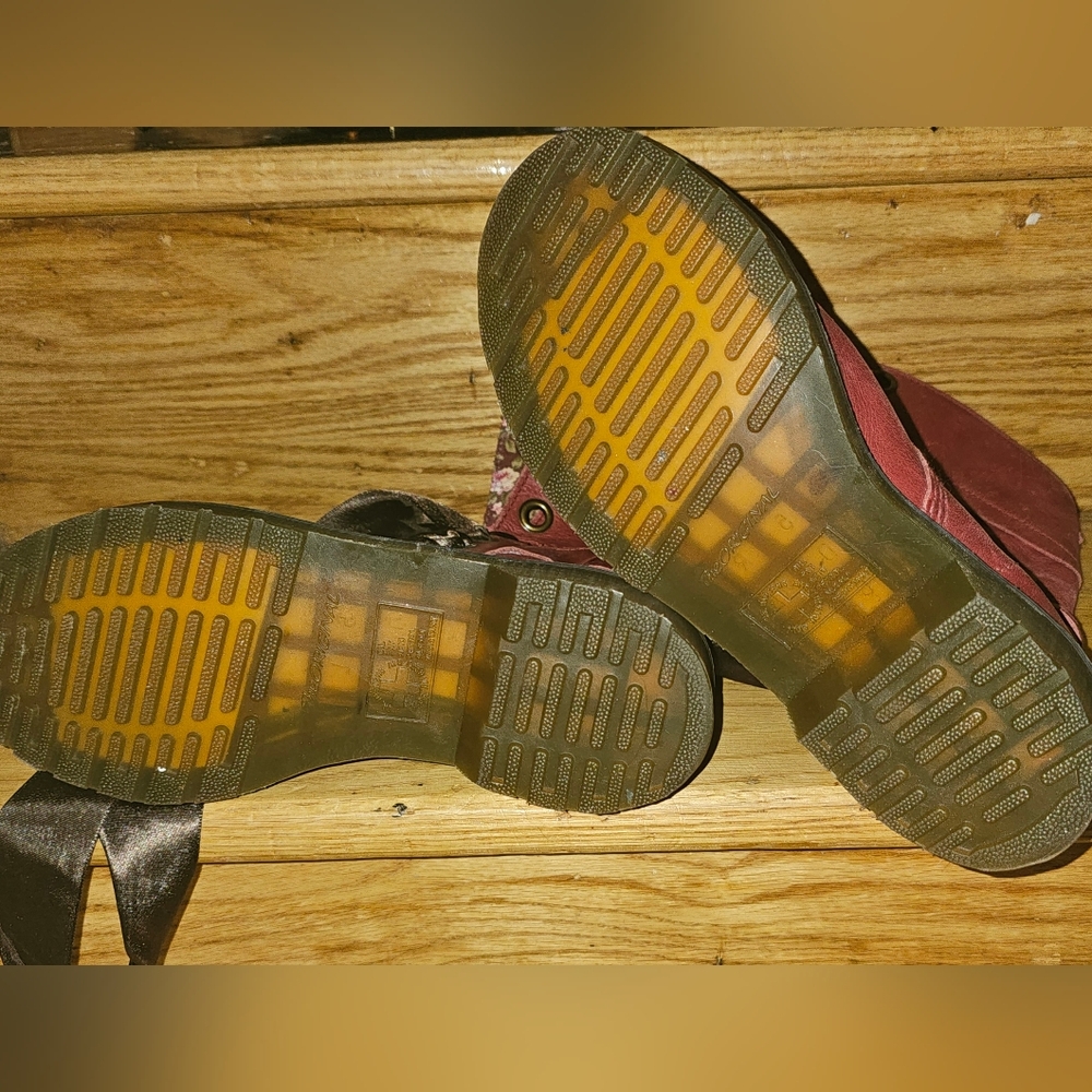 Dr. Martens Women's Triumph 1914 W 12-Eye Ribbon LacesCherry. Worn Once. - Picture 5 of 9